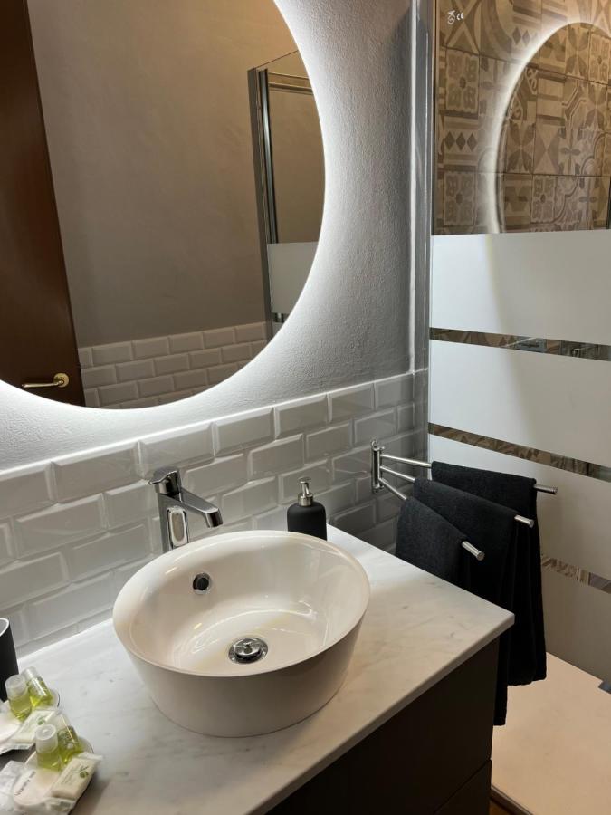 Stylish Apartment 3 Km Away From Duomo - Netflix, Wi-Fi, All Comforts Included Milán Exterior foto